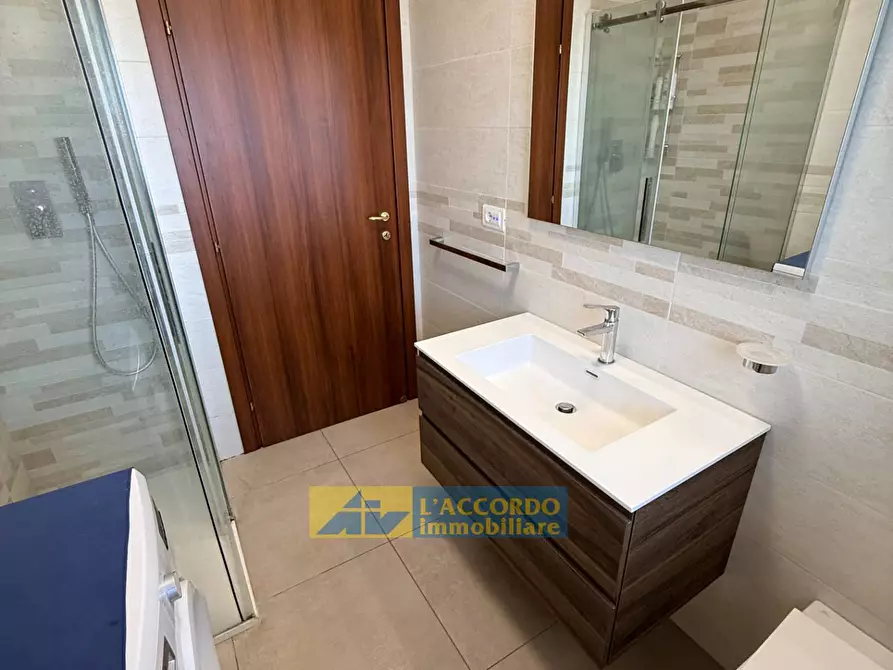 Immagine 15 di Locale commerciale in affitto  in VIA DEI VESTINI 70 a Chieti