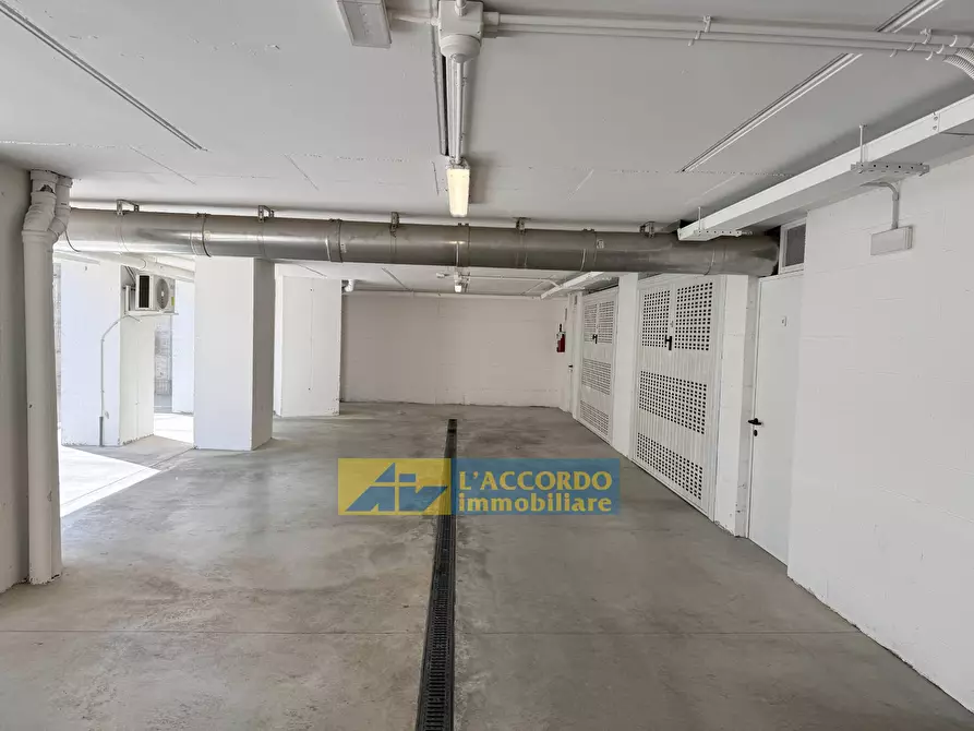 Immagine 32 di Locale commerciale in affitto  in VIA DEI VESTINI 70 a Chieti