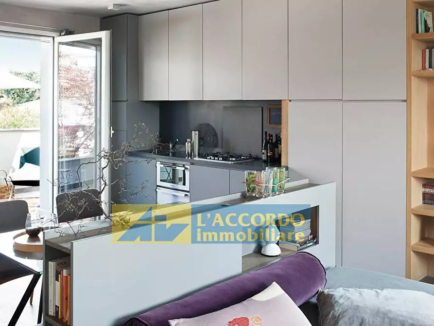 Immagine 3 di Locale commerciale in vendita  in VIA DEI VESTINI 250 a Chieti