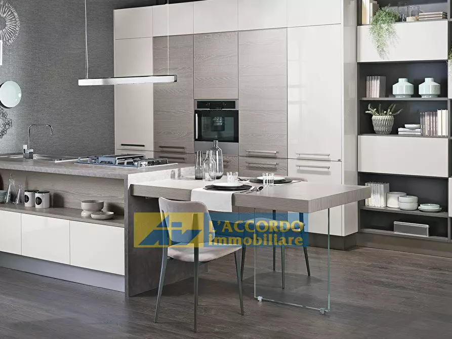 Immagine 6 di Locale commerciale in vendita  in VIA DEI VESTINI 250 a Chieti