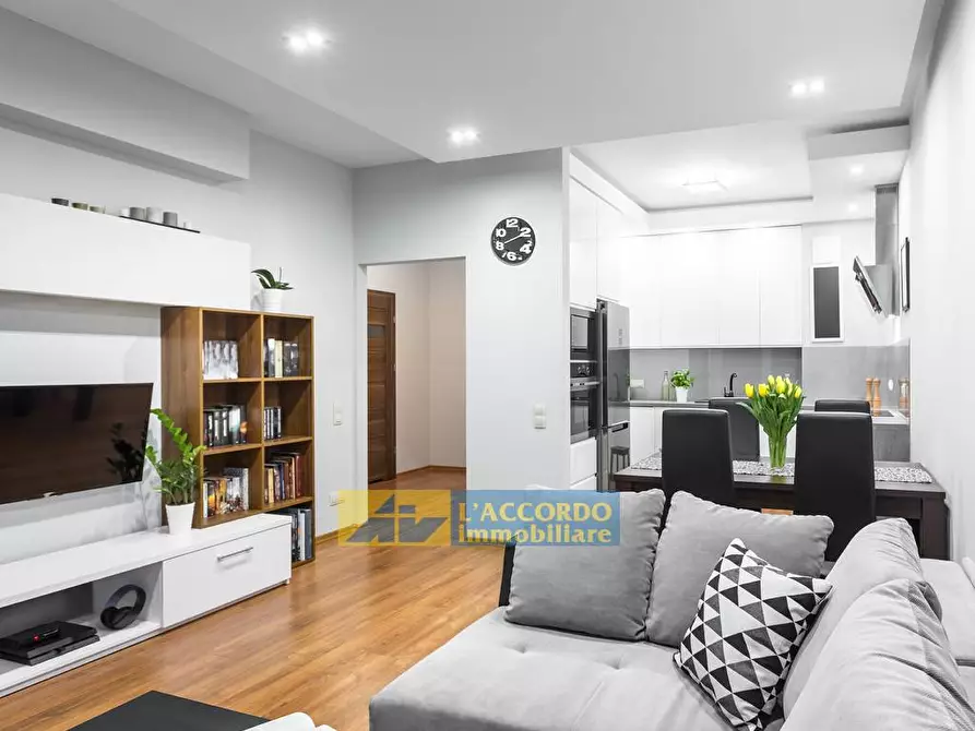 Immagine 11 di Locale commerciale in vendita  in VIA DEI VESTINI 250 a Chieti