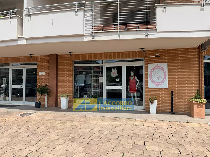 Immagine 2 di Locale commerciale in vendita  in Via Aterno 280 a Chieti