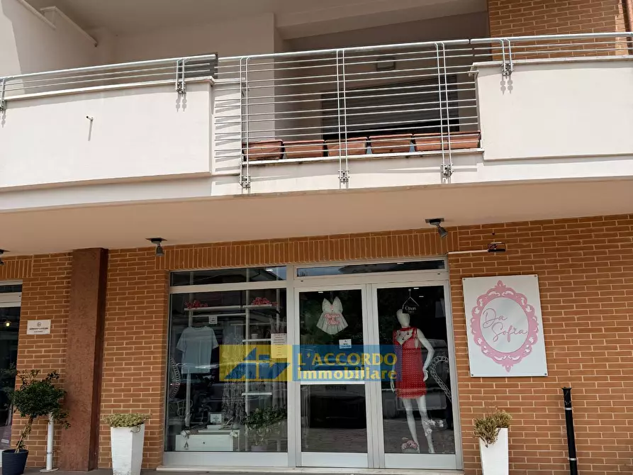 Immagine 3 di Locale commerciale in vendita  in Via Aterno 280 a Chieti