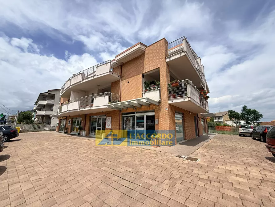 Immagine 1 di Locale commerciale in vendita  in Via Aterno 280 a Chieti