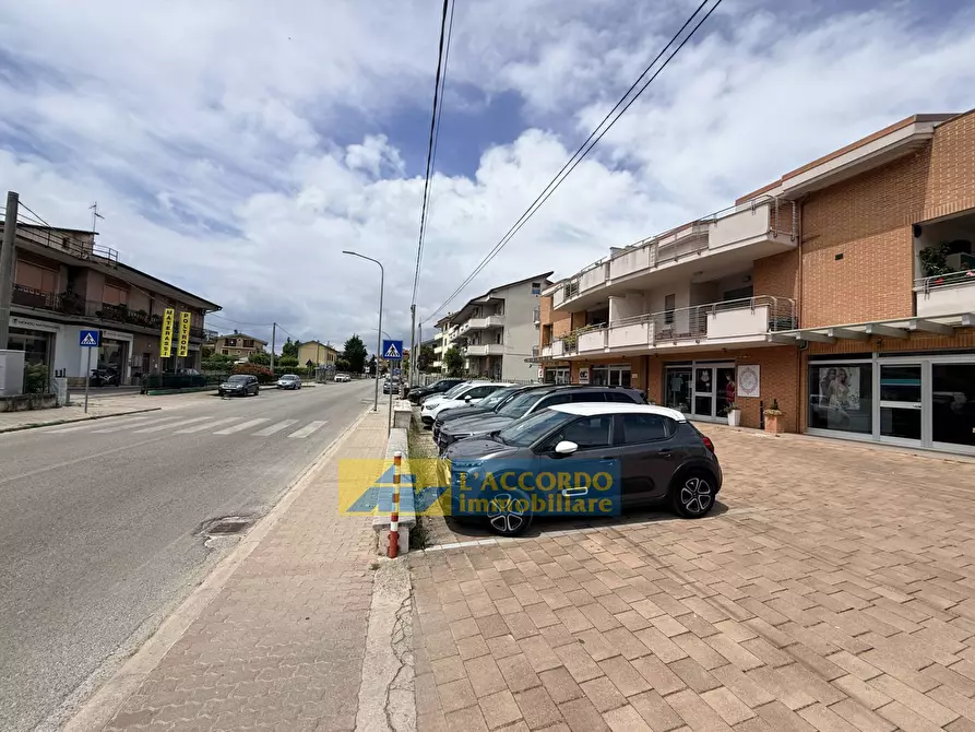 Immagine 4 di Locale commerciale in vendita  in Via Aterno 280 a Chieti