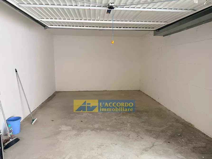 Immagine 34 di Locale commerciale in vendita  in Via Aterno 280 a Chieti