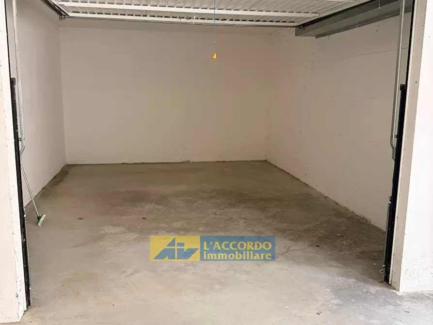 Immagine 35 di Locale commerciale in vendita  in Via Aterno 280 a Chieti