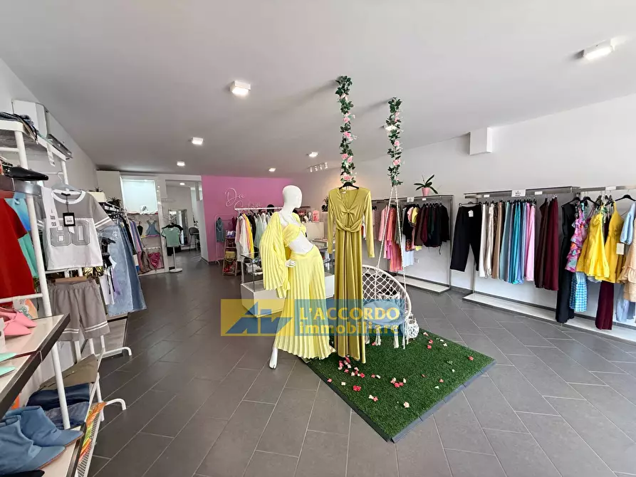 Immagine 8 di Locale commerciale in vendita  in Via Aterno 280 a Chieti