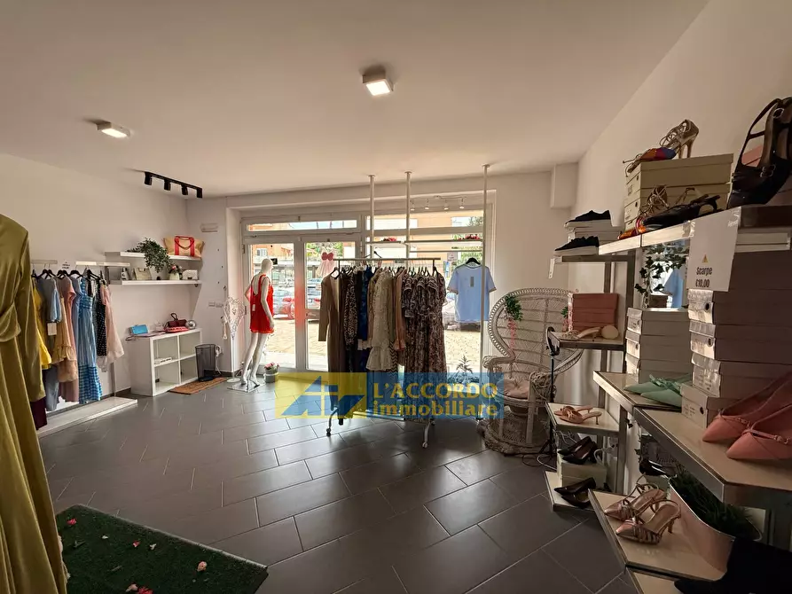 Immagine 9 di Locale commerciale in vendita  in Via Aterno 280 a Chieti