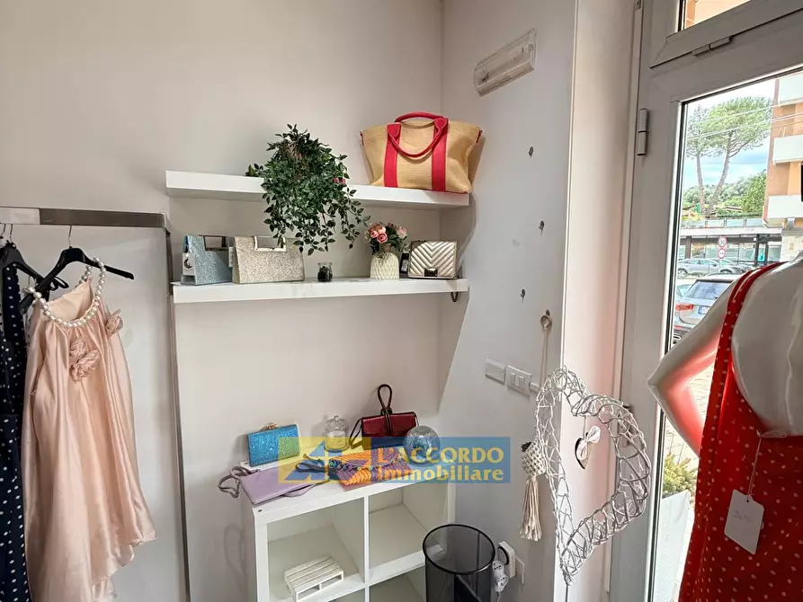 Immagine 11 di Locale commerciale in vendita  in Via Aterno 280 a Chieti