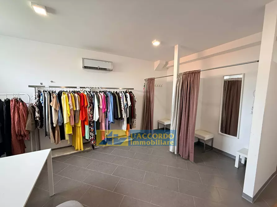 Immagine 16 di Locale commerciale in vendita  in Via Aterno 280 a Chieti