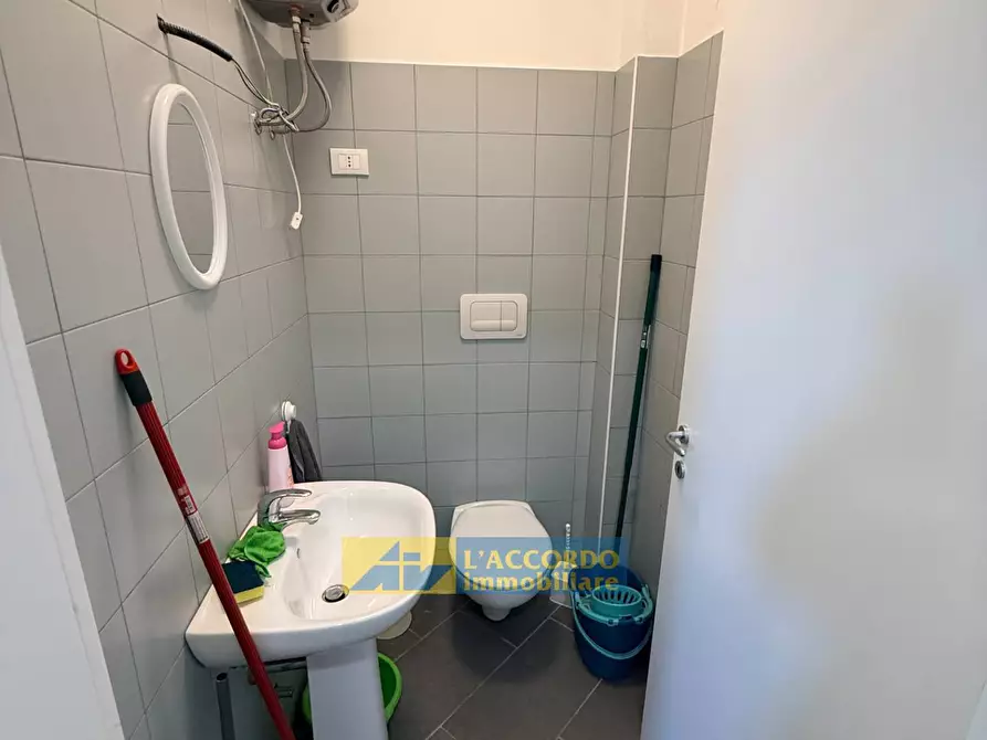 Immagine 31 di Locale commerciale in vendita  in Via Aterno 280 a Chieti