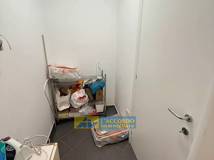 Immagine 30 di Locale commerciale in vendita  in Via Aterno 280 a Chieti