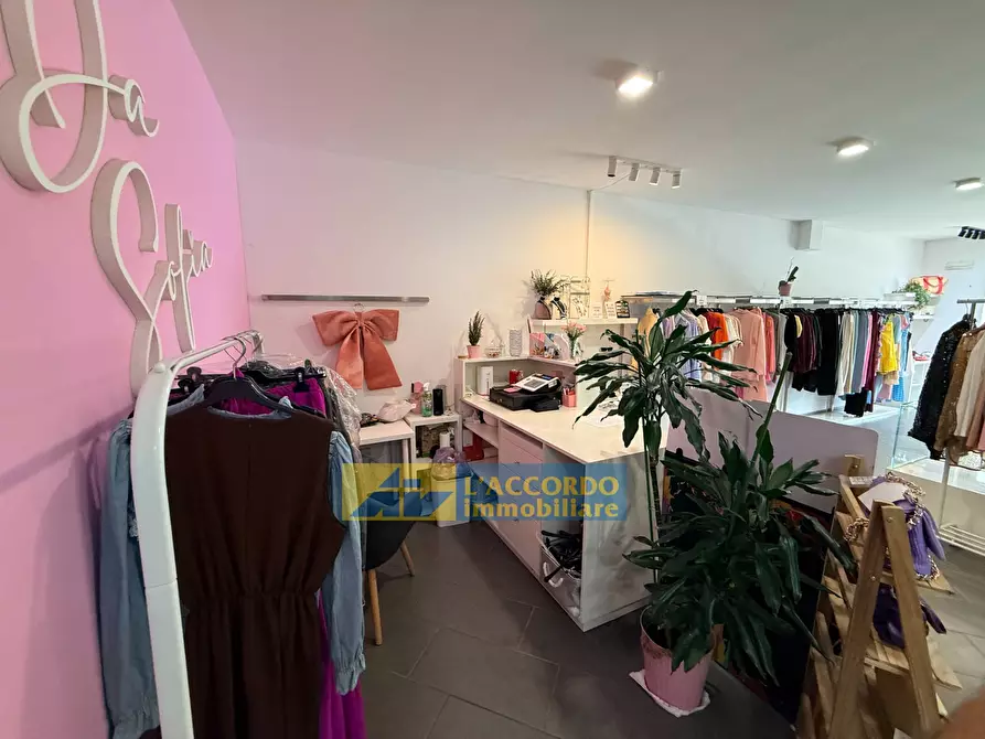 Immagine 19 di Locale commerciale in vendita  in Via Aterno 280 a Chieti