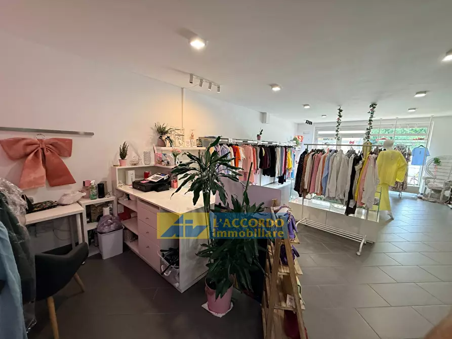 Immagine 20 di Locale commerciale in vendita  in Via Aterno 280 a Chieti