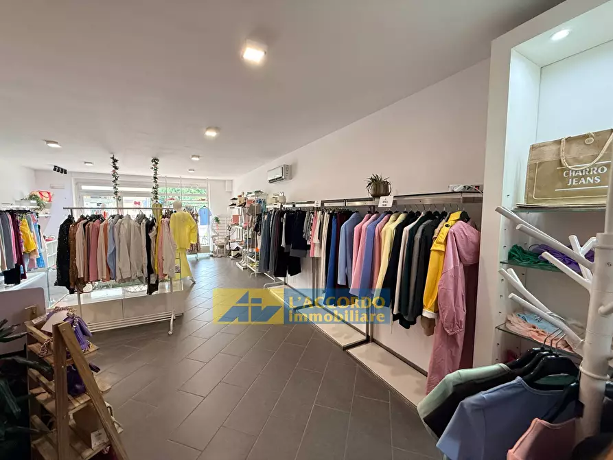 Immagine 21 di Locale commerciale in vendita  in Via Aterno 280 a Chieti