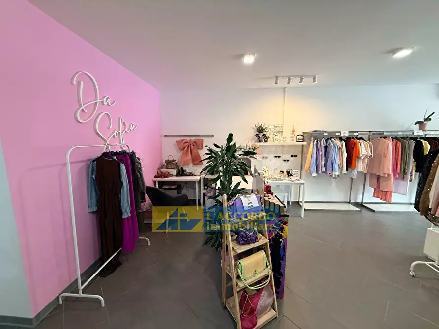 Immagine 23 di Locale commerciale in vendita  in Via Aterno 280 a Chieti