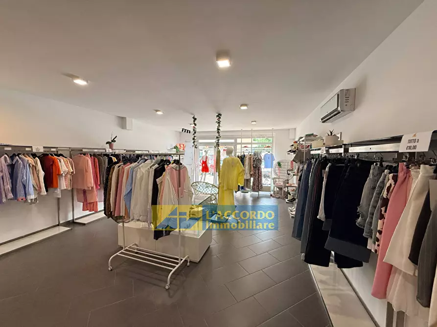 Immagine 24 di Locale commerciale in vendita  in Via Aterno 280 a Chieti