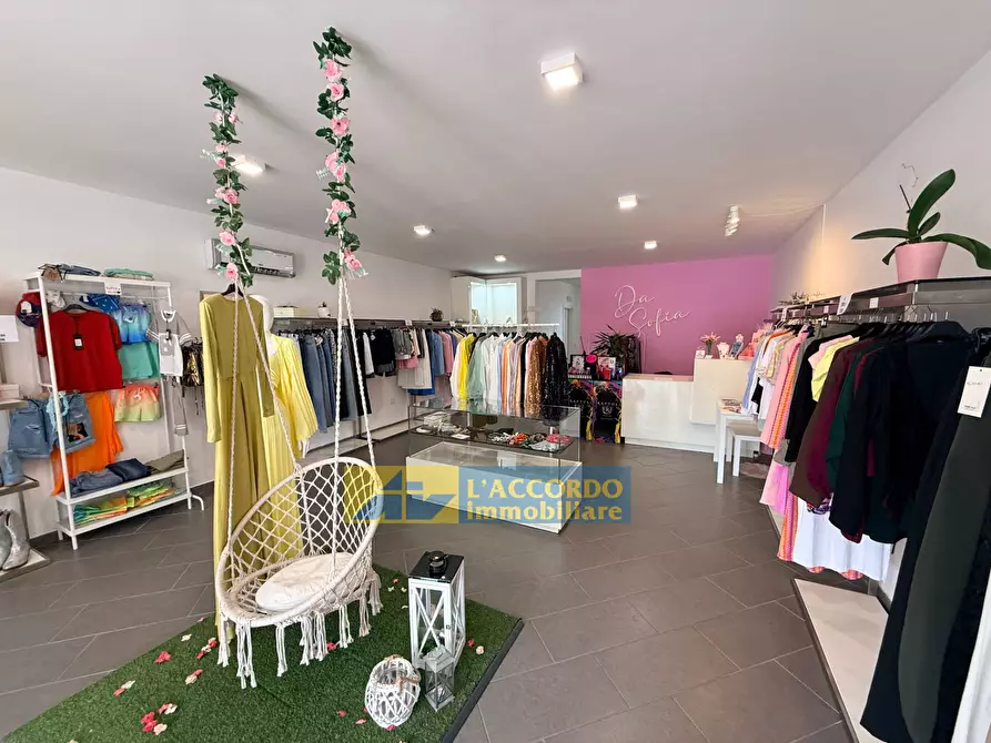 Immagine 25 di Locale commerciale in vendita  in Via Aterno 280 a Chieti