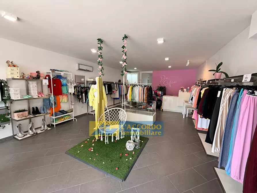 Immagine 29 di Locale commerciale in vendita  in Via Aterno 280 a Chieti