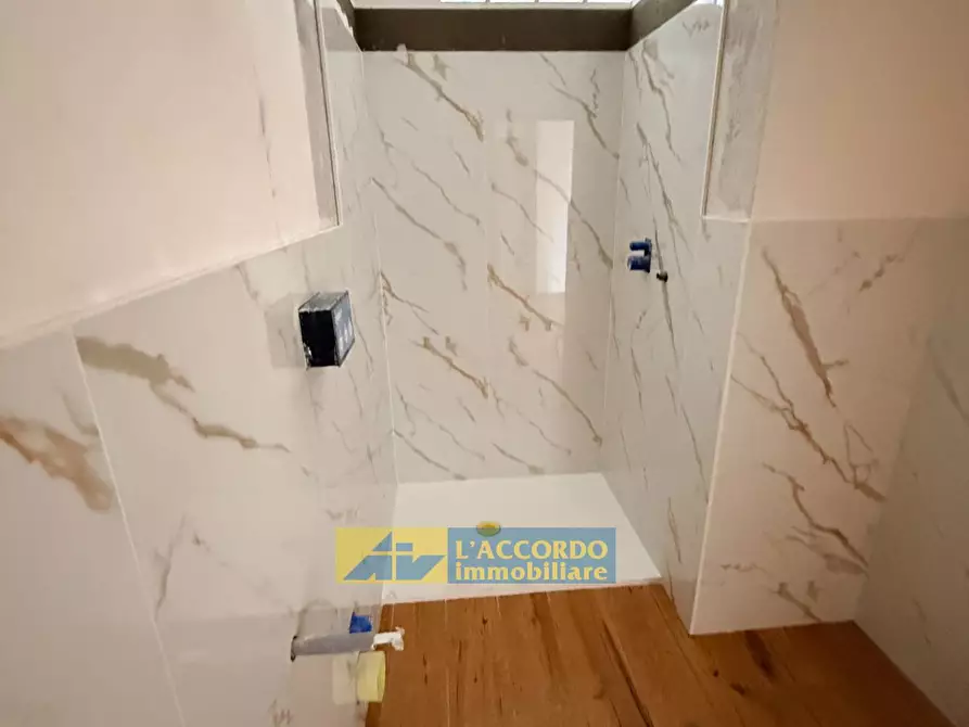Immagine 14 di Locale commerciale in vendita  in VIA DEI VESTINI 250 a Chieti