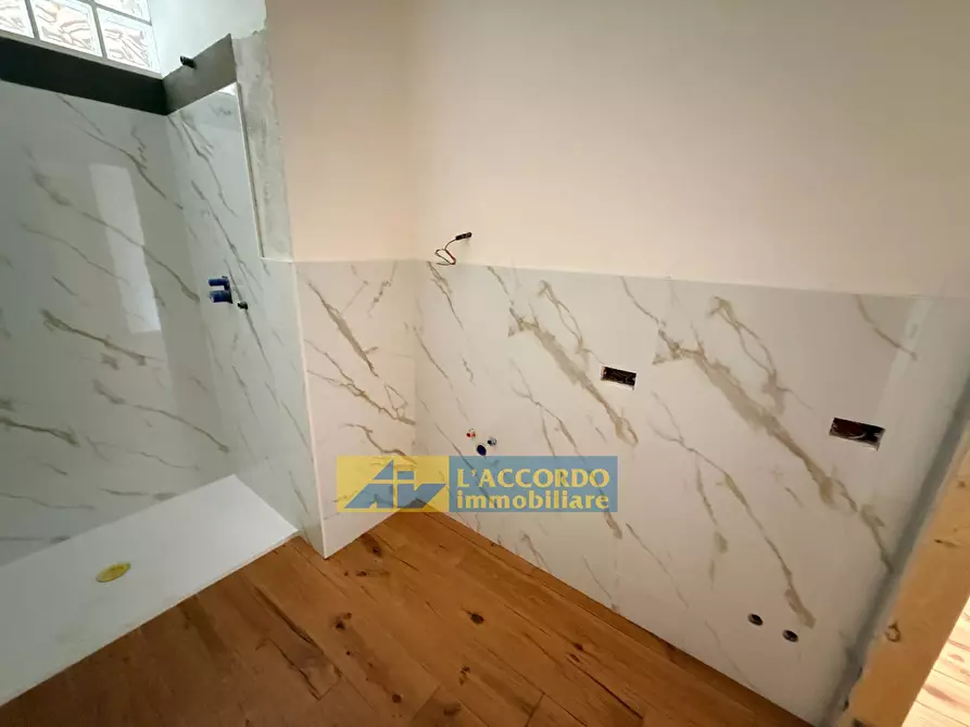 Immagine 15 di Locale commerciale in vendita  in VIA DEI VESTINI 250 a Chieti