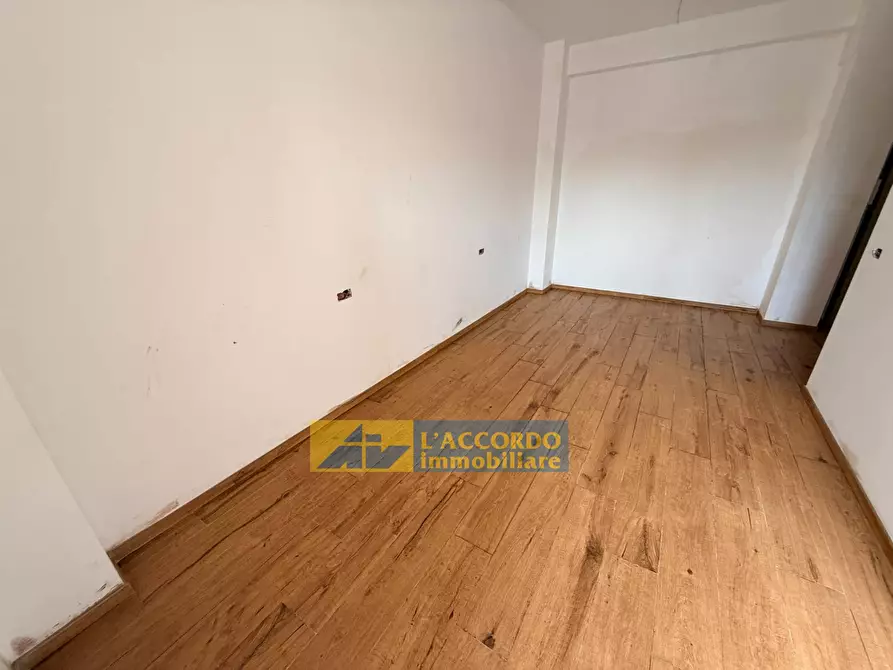 Immagine 11 di Locale commerciale in vendita  in VIA DEI VESTINI 250 a Chieti