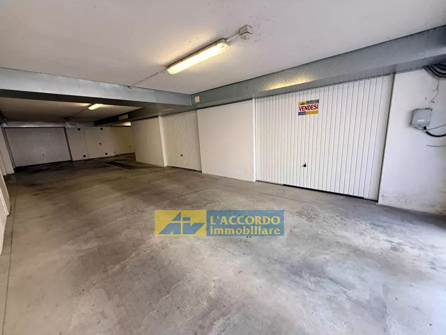 Immagine 33 di Locale commerciale in vendita  in Via Aterno 280 a Chieti