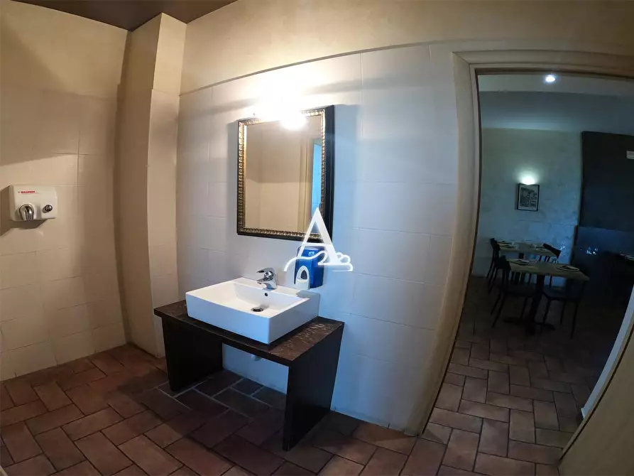 Immagine 5 di Negozio in vendita  a Nogara