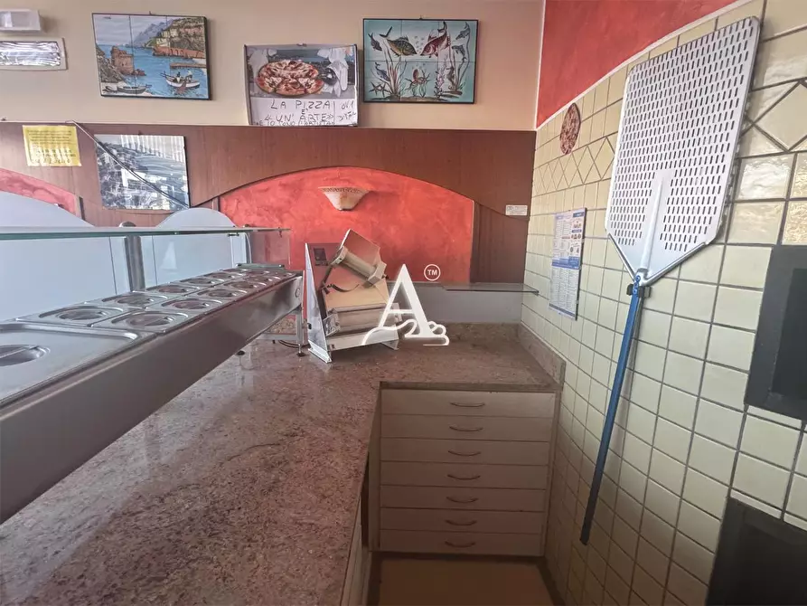 Immagine 10 di Negozio in vendita  a Vigasio