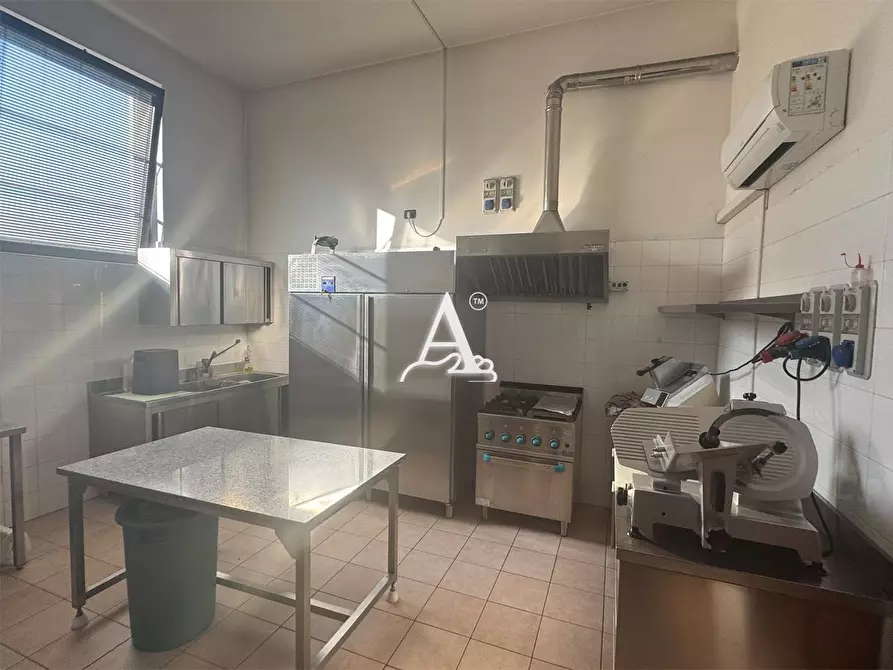 Immagine 5 di Negozio in vendita  a Vigasio