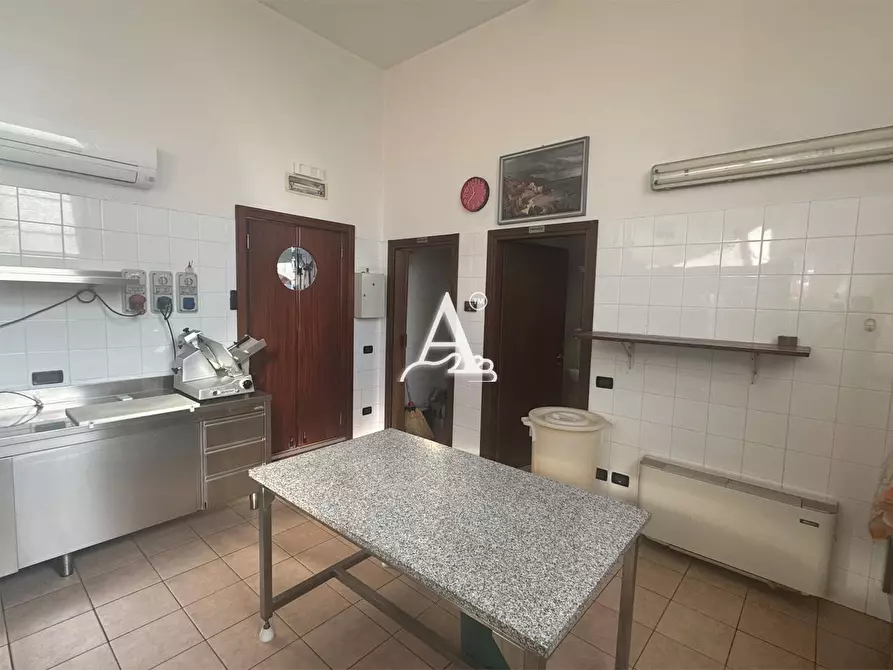 Immagine 1 di Negozio in vendita  a Vigasio