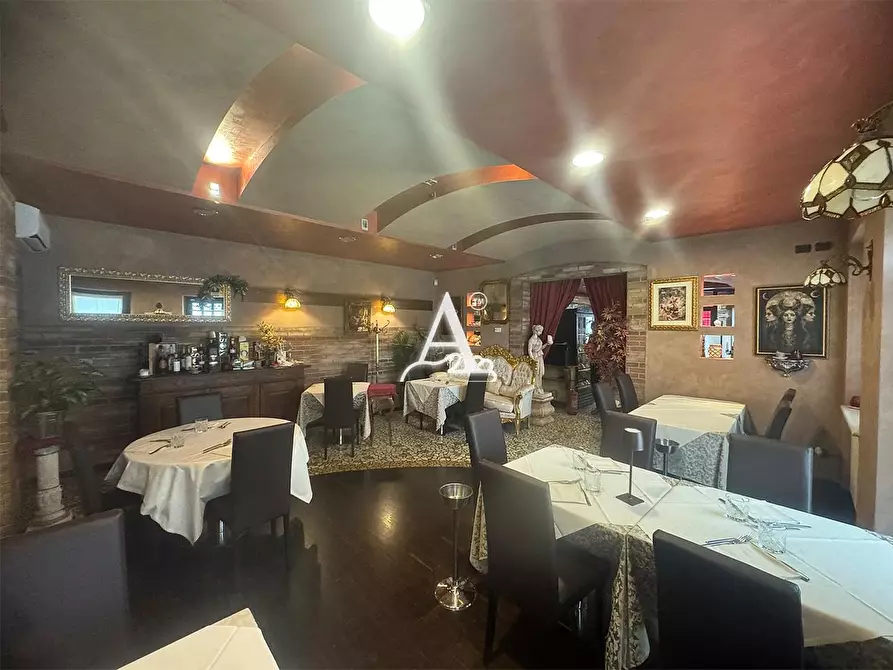 Immagine 2 di Bar / Ristorante in vendita  a Villafranca Di Verona