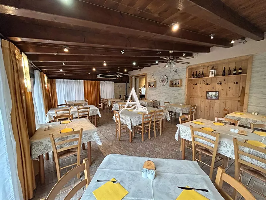 Immagine 10 di Negozio in vendita  a Colognola Ai Colli