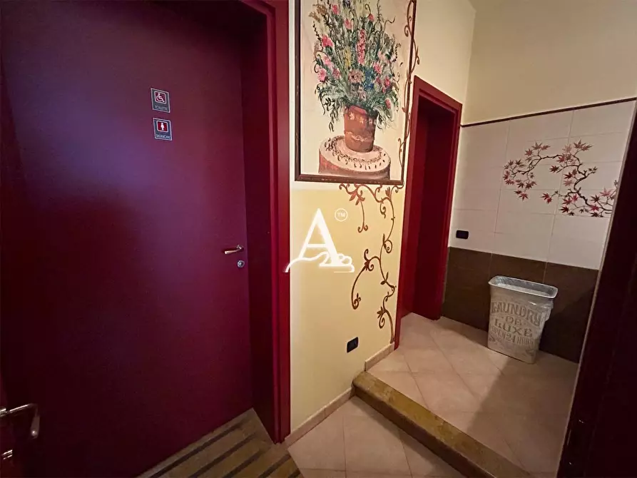 Immagine 8 di Negozio in vendita  a Colognola Ai Colli