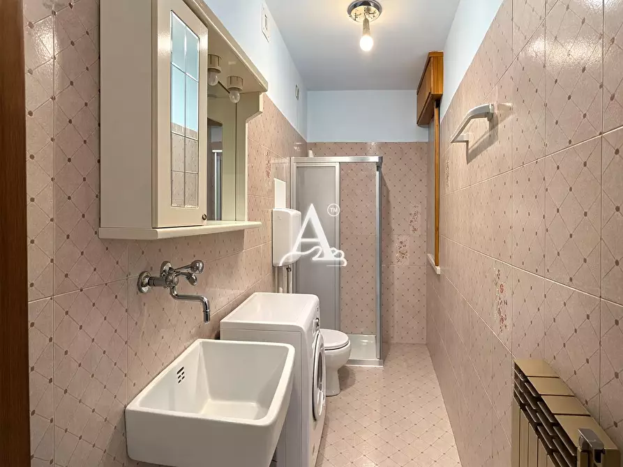 Immagine 6 di Negozio in vendita  a Colognola Ai Colli