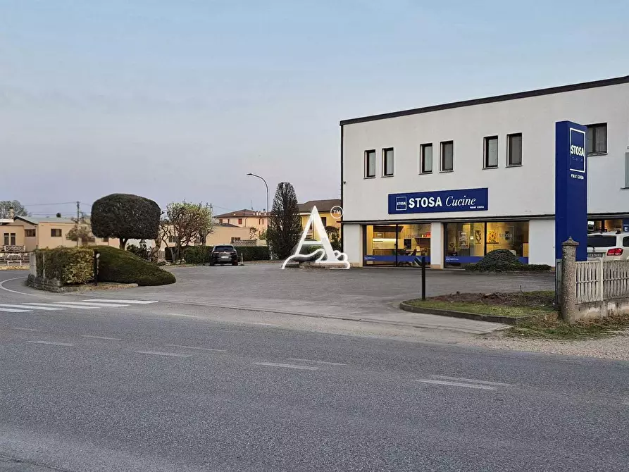 Immagine 1 di Negozio in vendita  a Cerea
