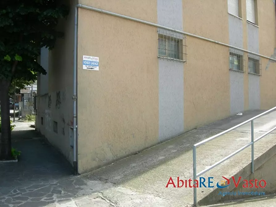 Immagine 4 di Garage in vendita  a Vasto