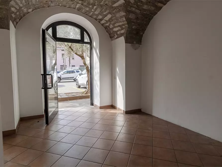 Immagine 7 di Negozio in affitto  8 a Mandello Del Lario