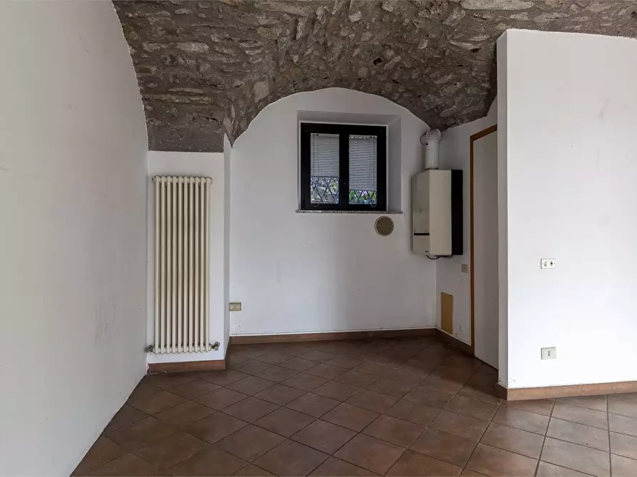 Immagine 9 di Negozio in affitto  8 a Mandello Del Lario