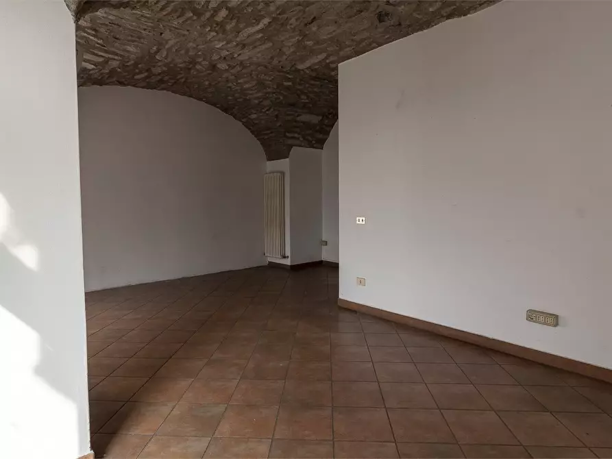 Immagine 8 di Negozio in affitto  8 a Mandello Del Lario