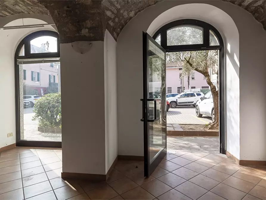Immagine 4 di Negozio in affitto  8 a Mandello Del Lario