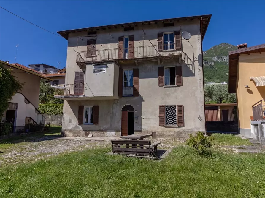 Immagine 2 di Appartamento in vendita  a Mandello Del Lario