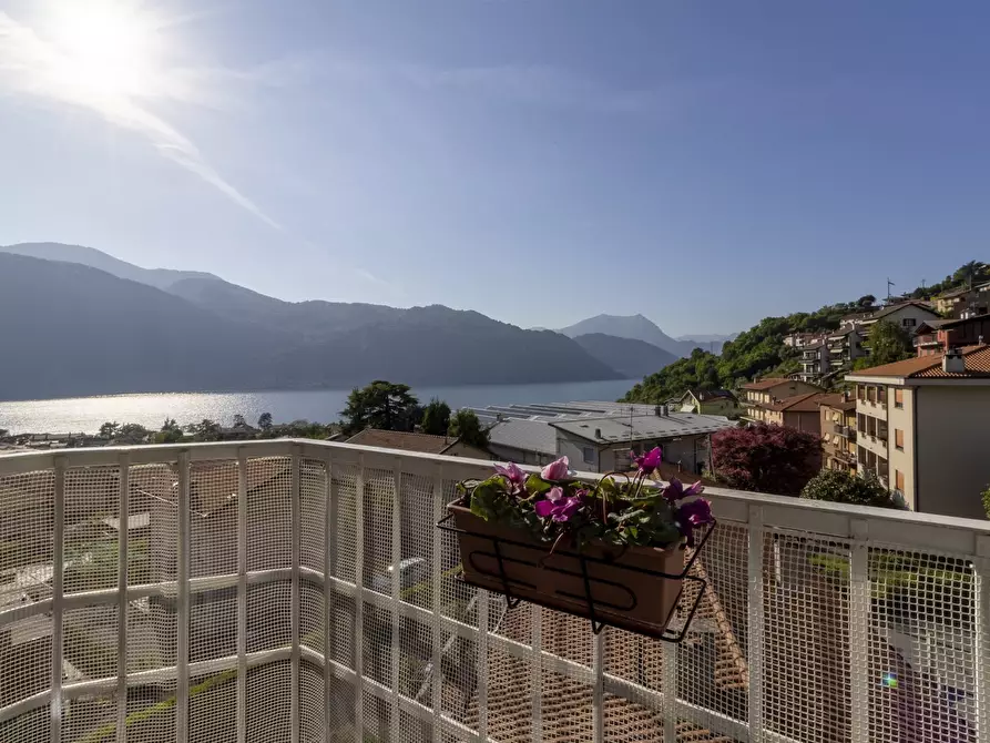 Immagine 1 di Appartamento in vendita  15 a Mandello Del Lario