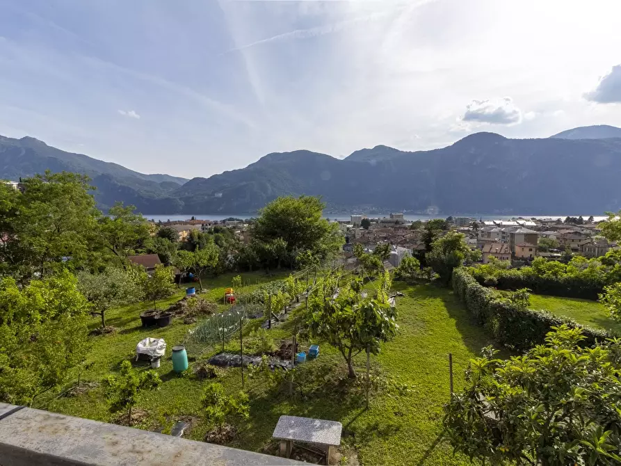 Immagine 1 di Appartamento in vendita  a Mandello Del Lario