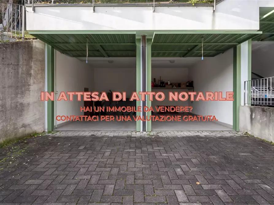 Immagine 1 di Garage in vendita  a Mandello Del Lario