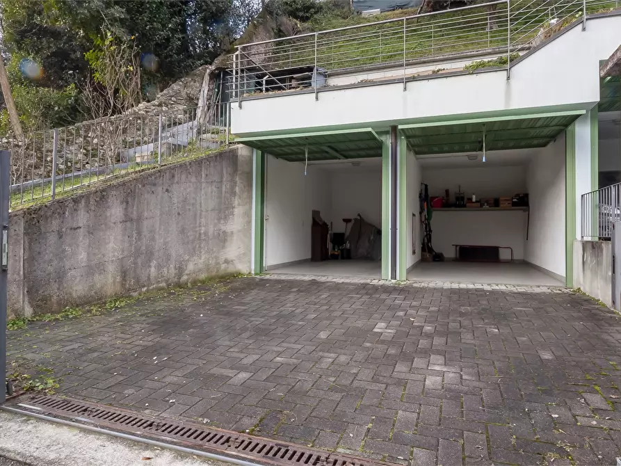 Immagine 9 di Garage in vendita  a Mandello Del Lario