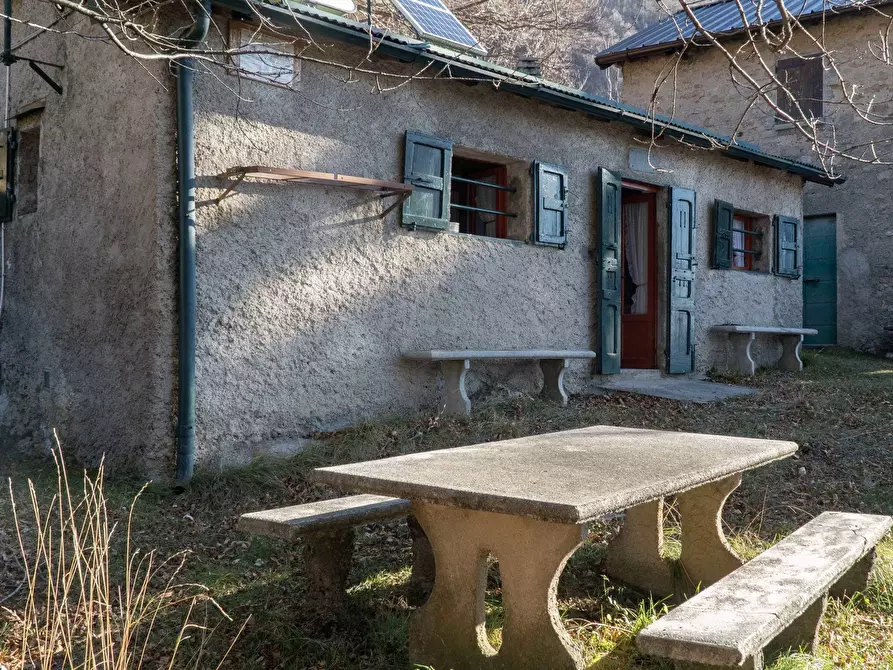 Immagine 2 di Casa indipendente in vendita  a Mandello Del Lario