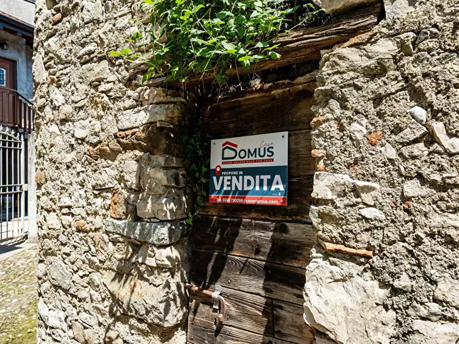 Immagine 1 di Casa indipendente in vendita  1 a Mandello Del Lario