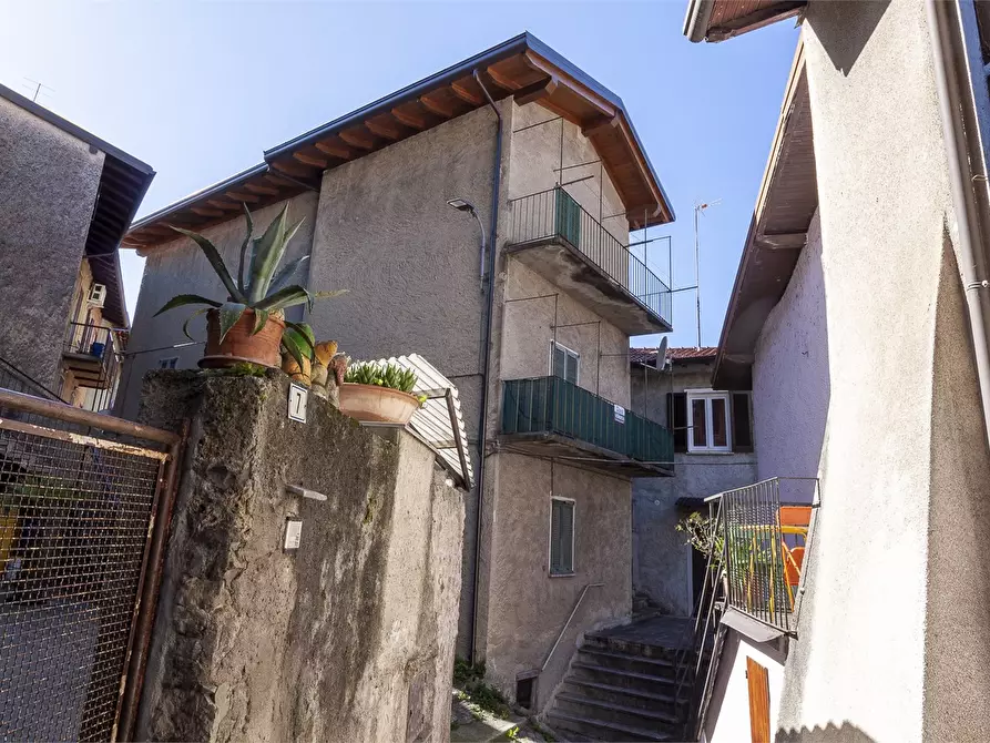 Immagine 1 di Casa indipendente in vendita  a Abbadia Lariana